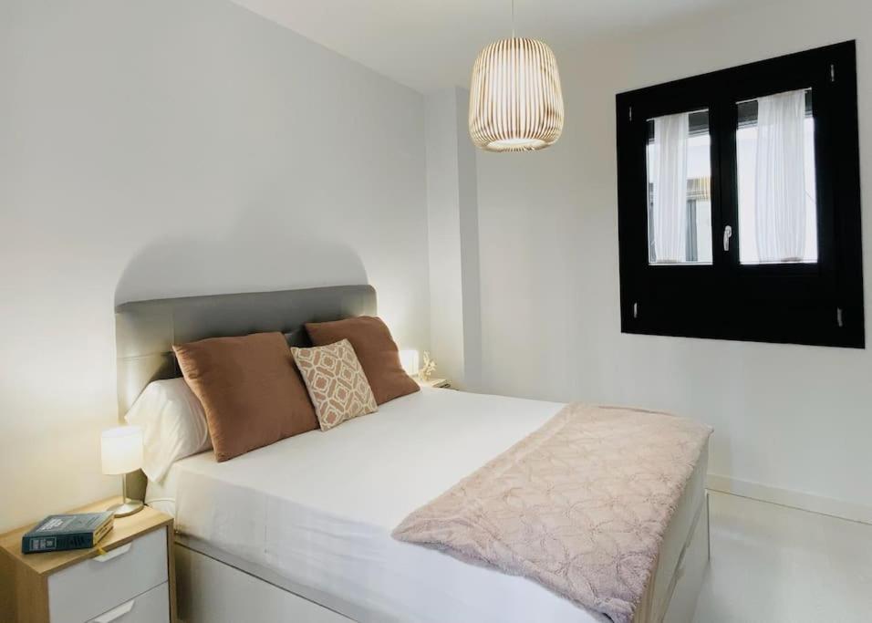 Lovely 2-bed in Granada 1min to Gran Via de Colon Exterior foto
